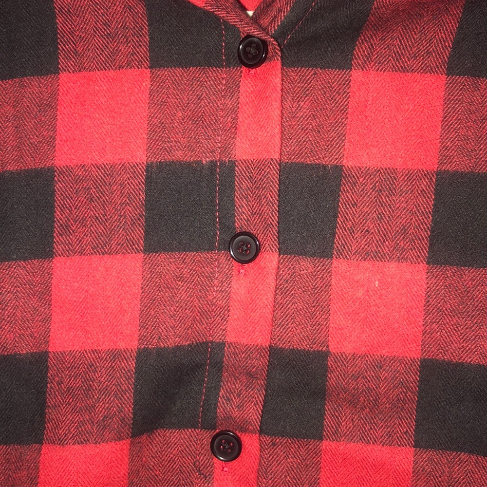 🌺4/$20 or 5/$25🌺Red & Black Plaid Flannel Long Sleeve - Picture 2 of 8